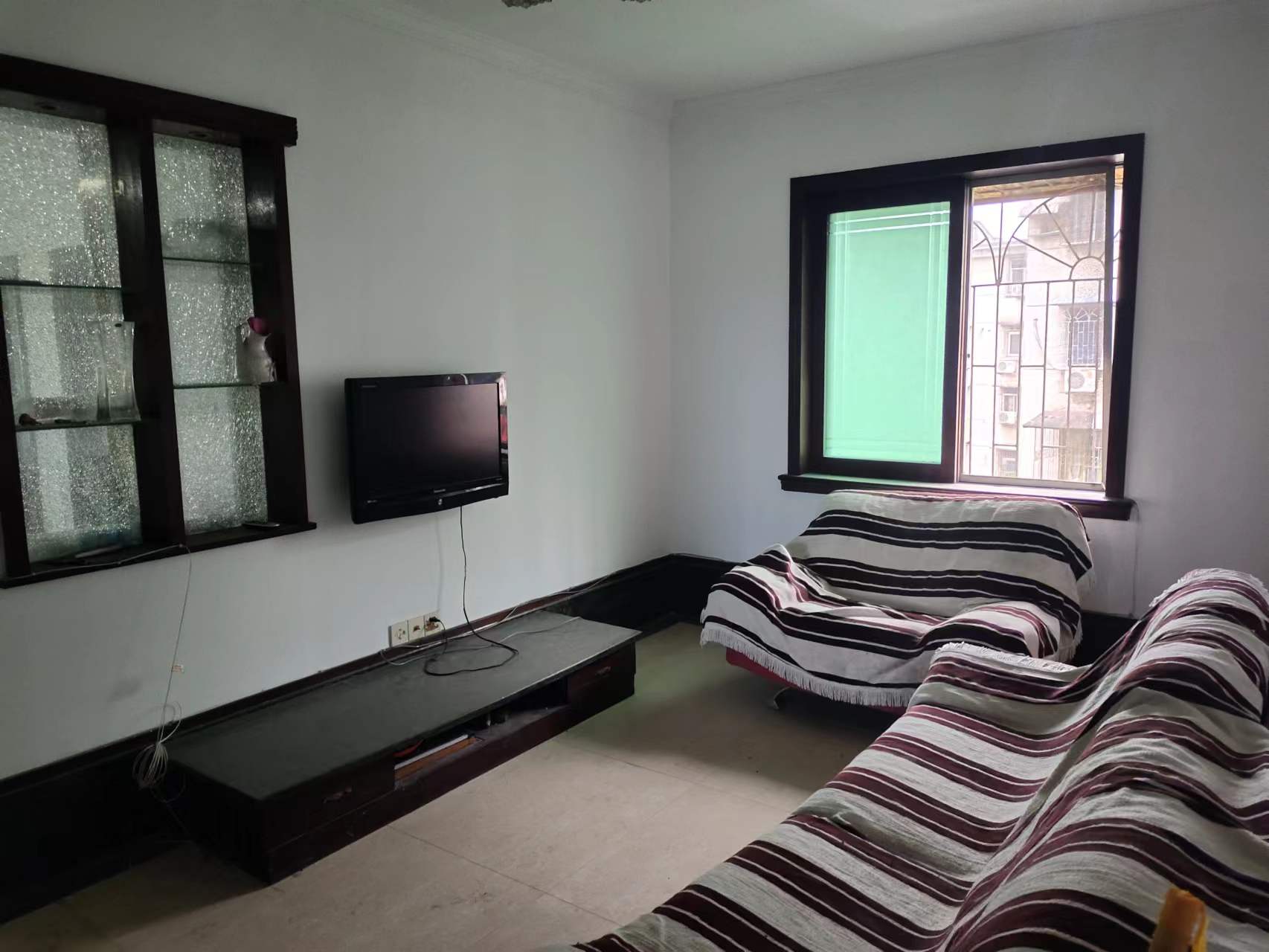 花园一村 3室1厅1卫 48.0万 花园一村 3室1厅1卫 48.0万客厅