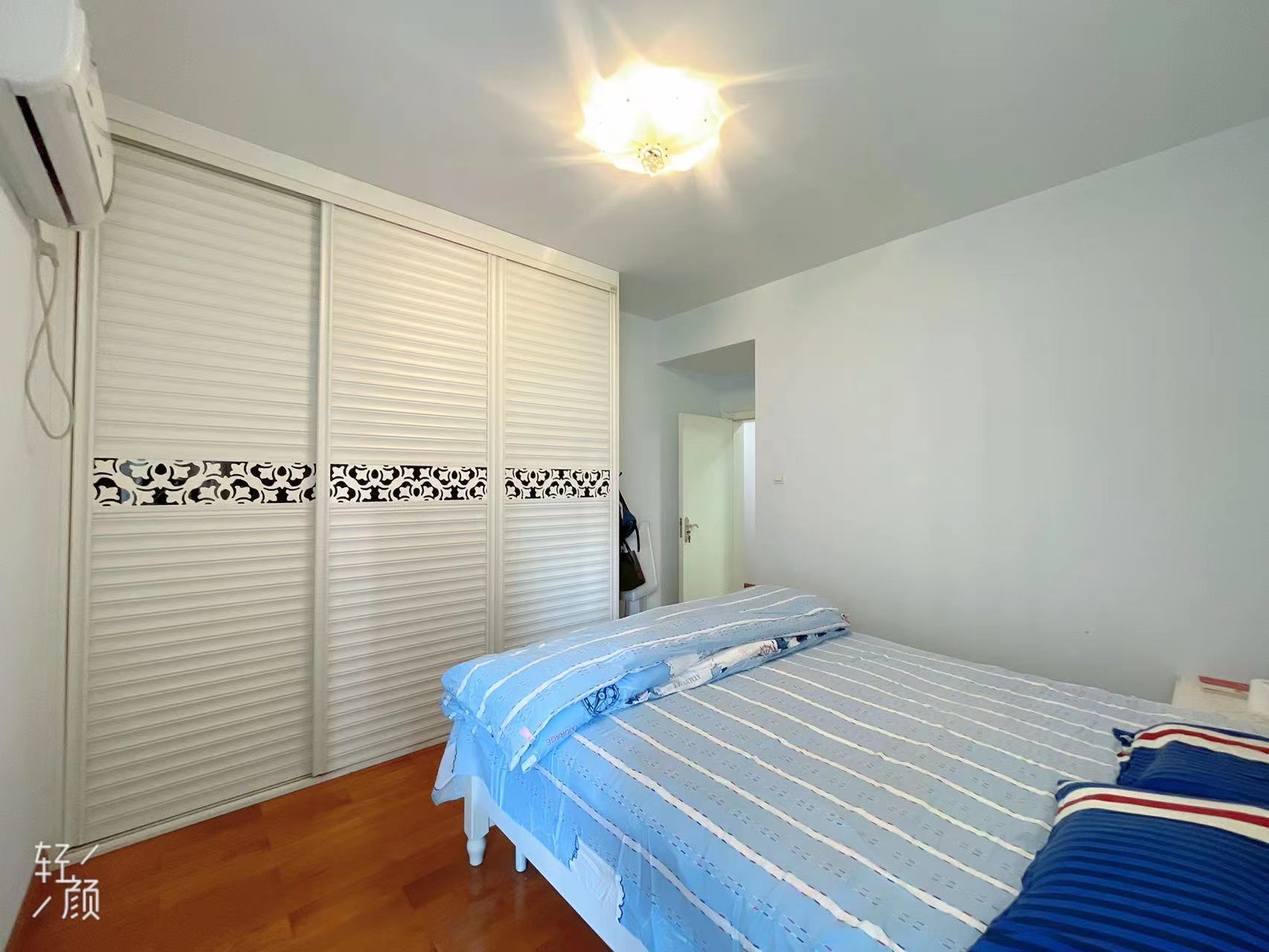 龙腾国际 4室2厅2卫 98.0万 龙腾国际 4室2厅2卫 98.0万客厅