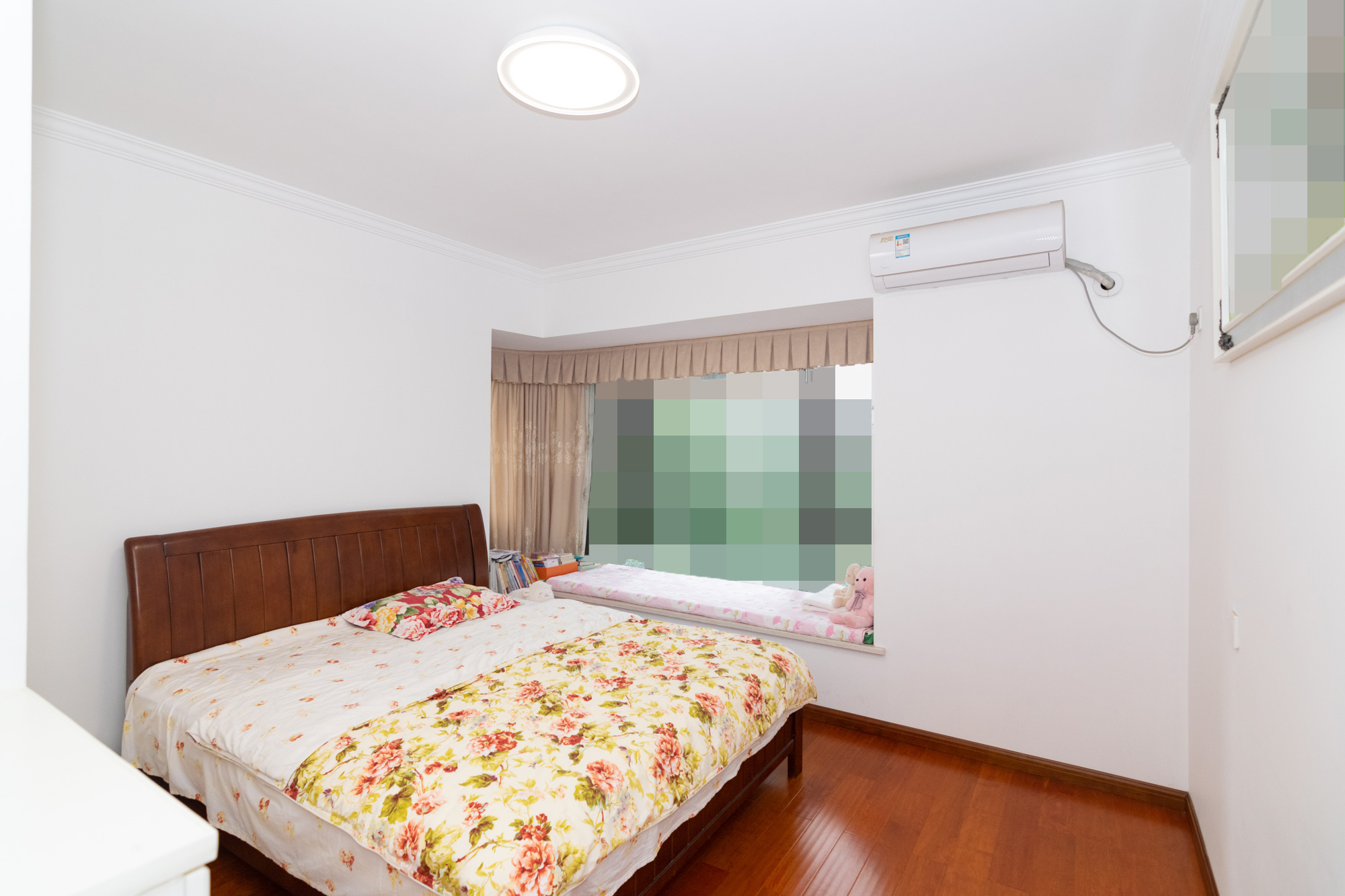 润和紫郡一期  5室2厅2卫    145.0万卧室