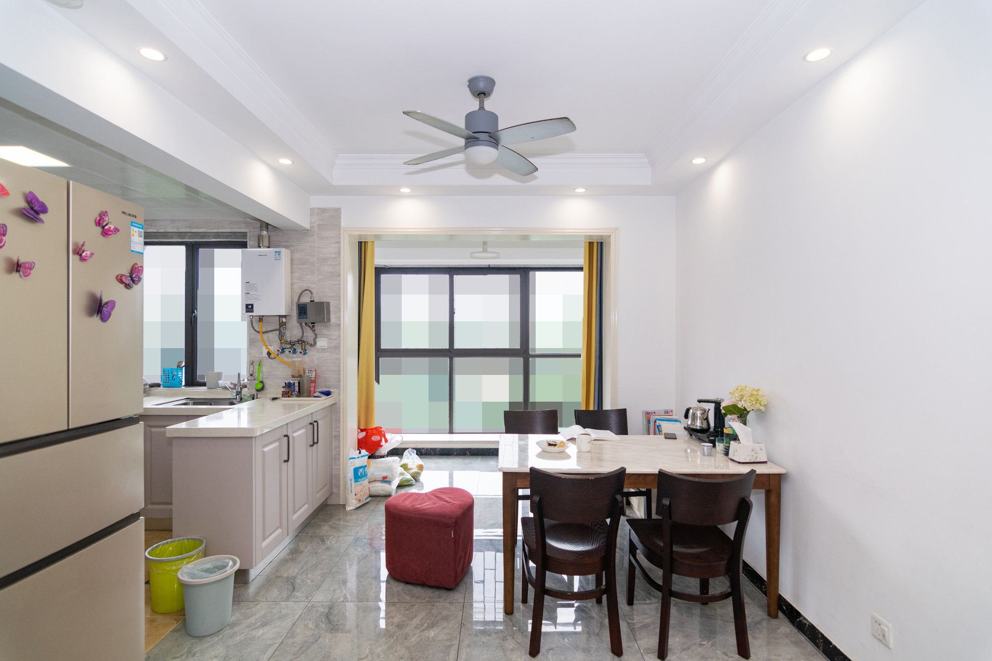 润和紫郡一期  5室2厅2卫    145.0万客厅