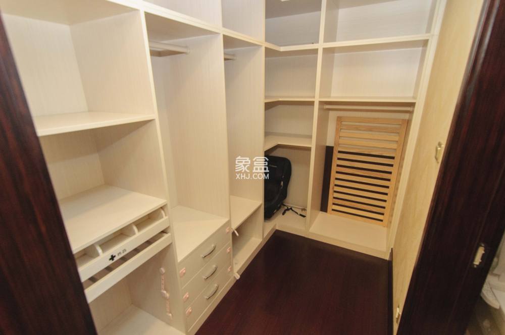 華遠華中心  4室2廳4衛(wèi)   630.00萬