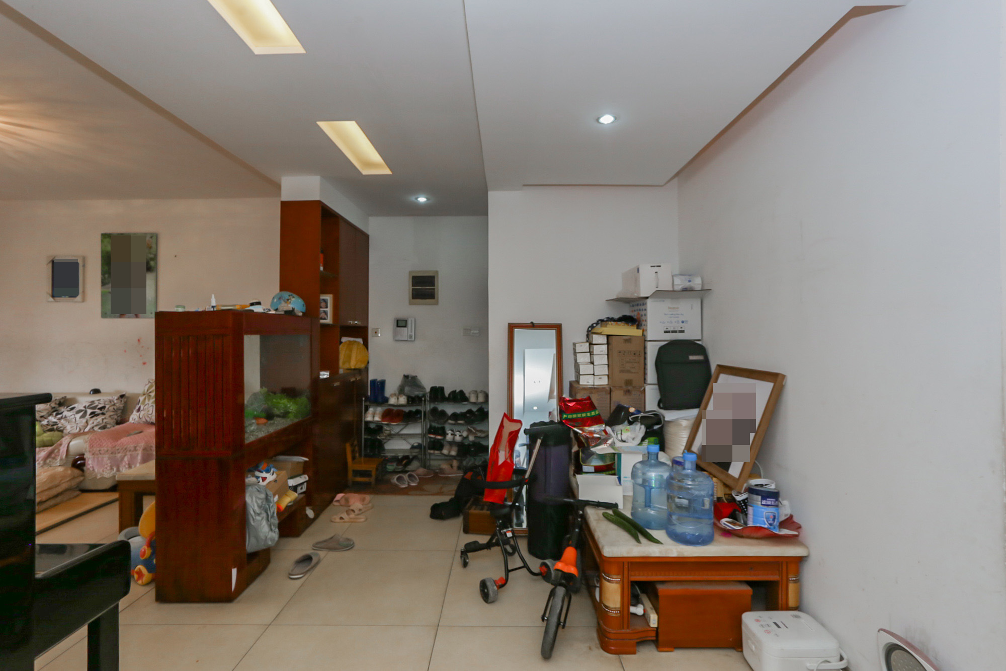 八方小区D区  4室2厅2卫   416.00万卧室