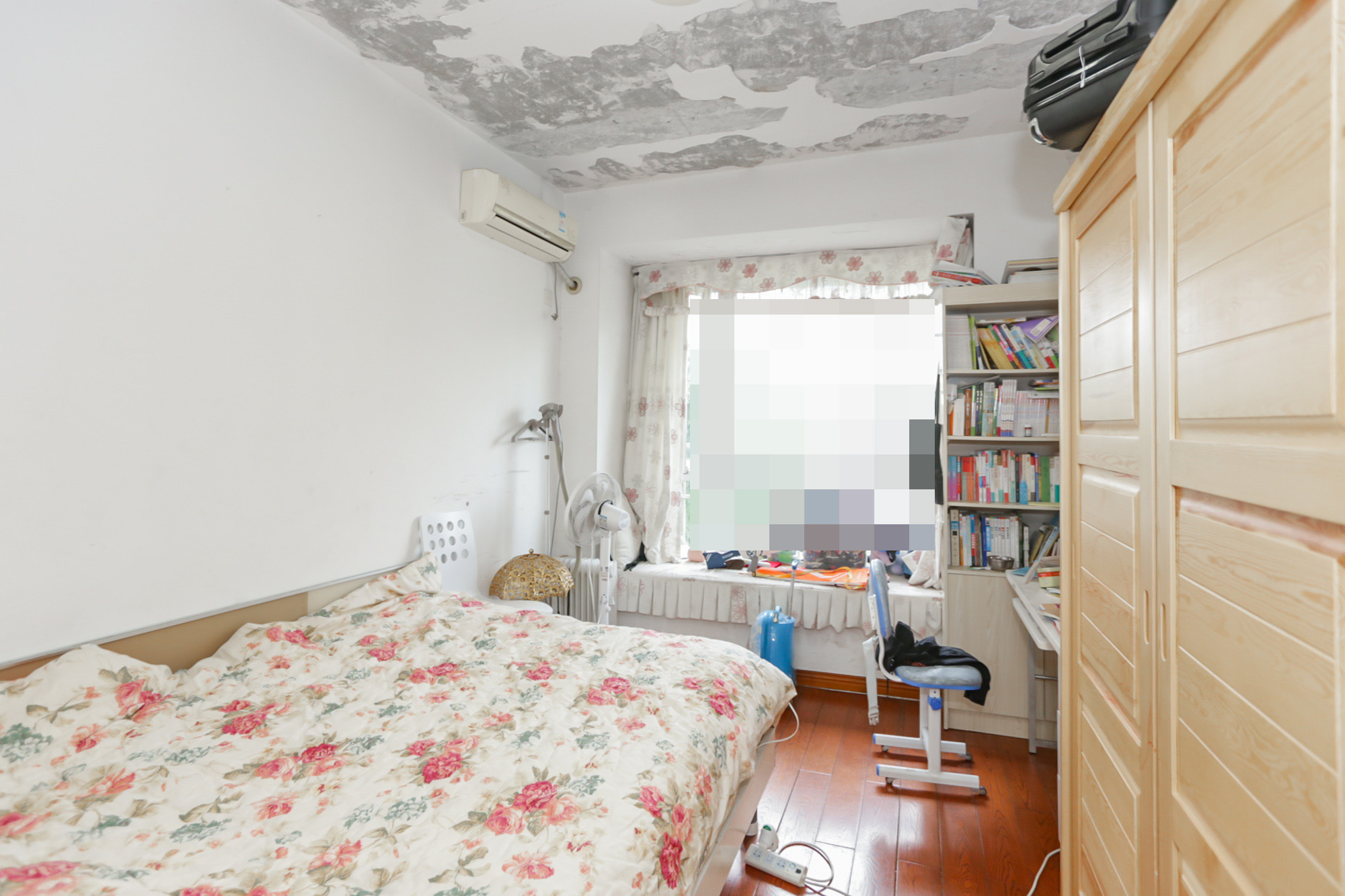 八方小区D区  4室2厅2卫   416.00万卧室