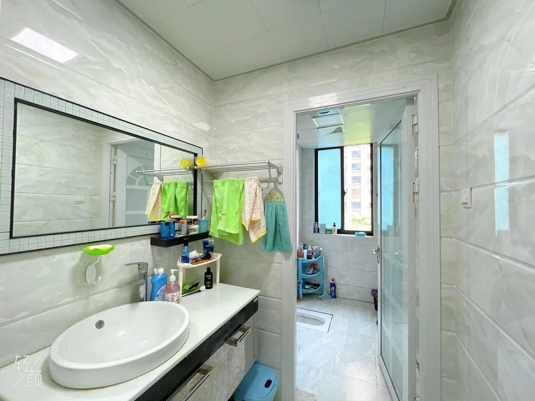 龙腾国际 4室2厅2卫 98.0万 龙腾国际 4室2厅2卫 98.0万客厅