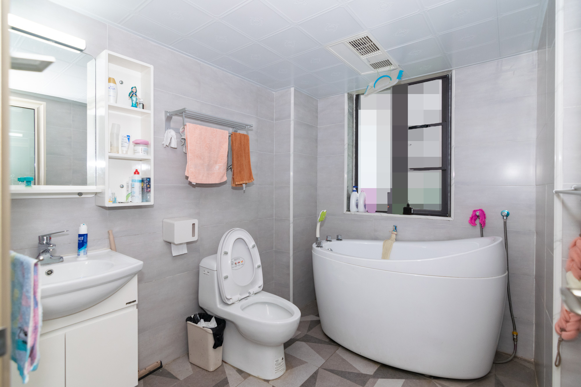 润和紫郡一期  5室2厅2卫    145.0万卫生间