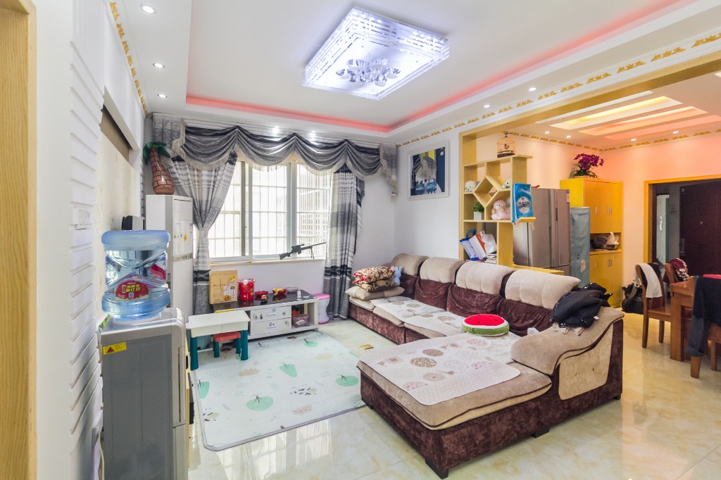 楚天世纪城东苑  2室2厅1卫    65.8万客厅