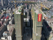 11月1日钢城中央广场承办的“喜封金顶 即将开盘”二期主体封顶庆典活动隆重举办