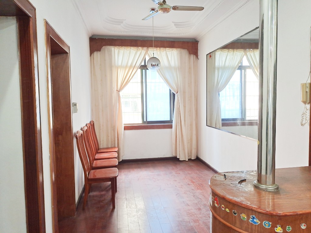 国税新村 3室2厅2卫 69.8万 国税新村 3室2厅2卫 69.8万客厅