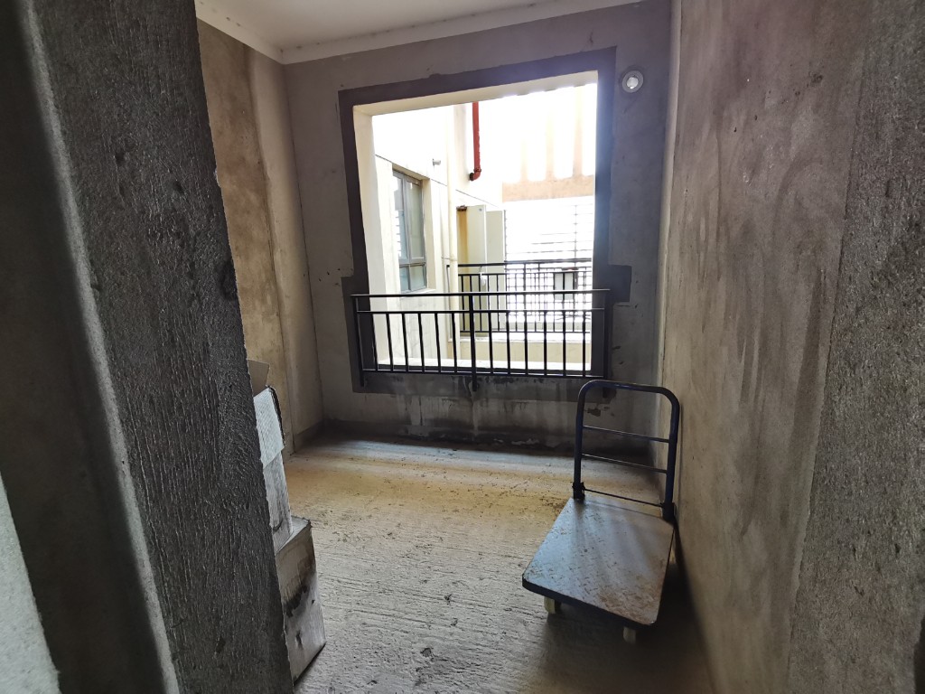 佳兆业金域天下二期 9室6厅4卫 248.0万 佳兆业金域天下二期 9室6厅4卫 248.0万客厅