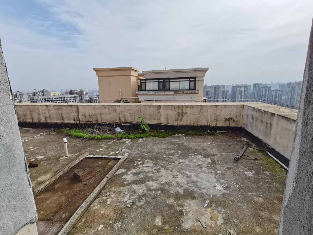 佳兆业金域天下二期 9室6厅4卫 248.0万 佳兆业金域天下二期 9室6厅4卫 248.0万客厅