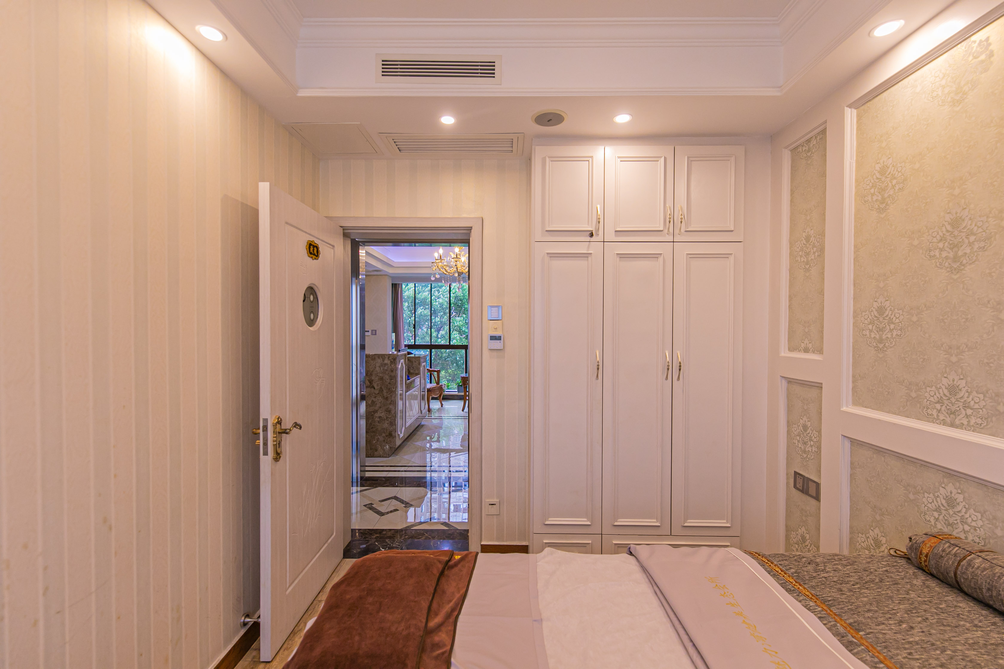 湖湾世景 3室2厅2卫 88.0万 湖湾世景 3室2厅2卫 88.0万卧室