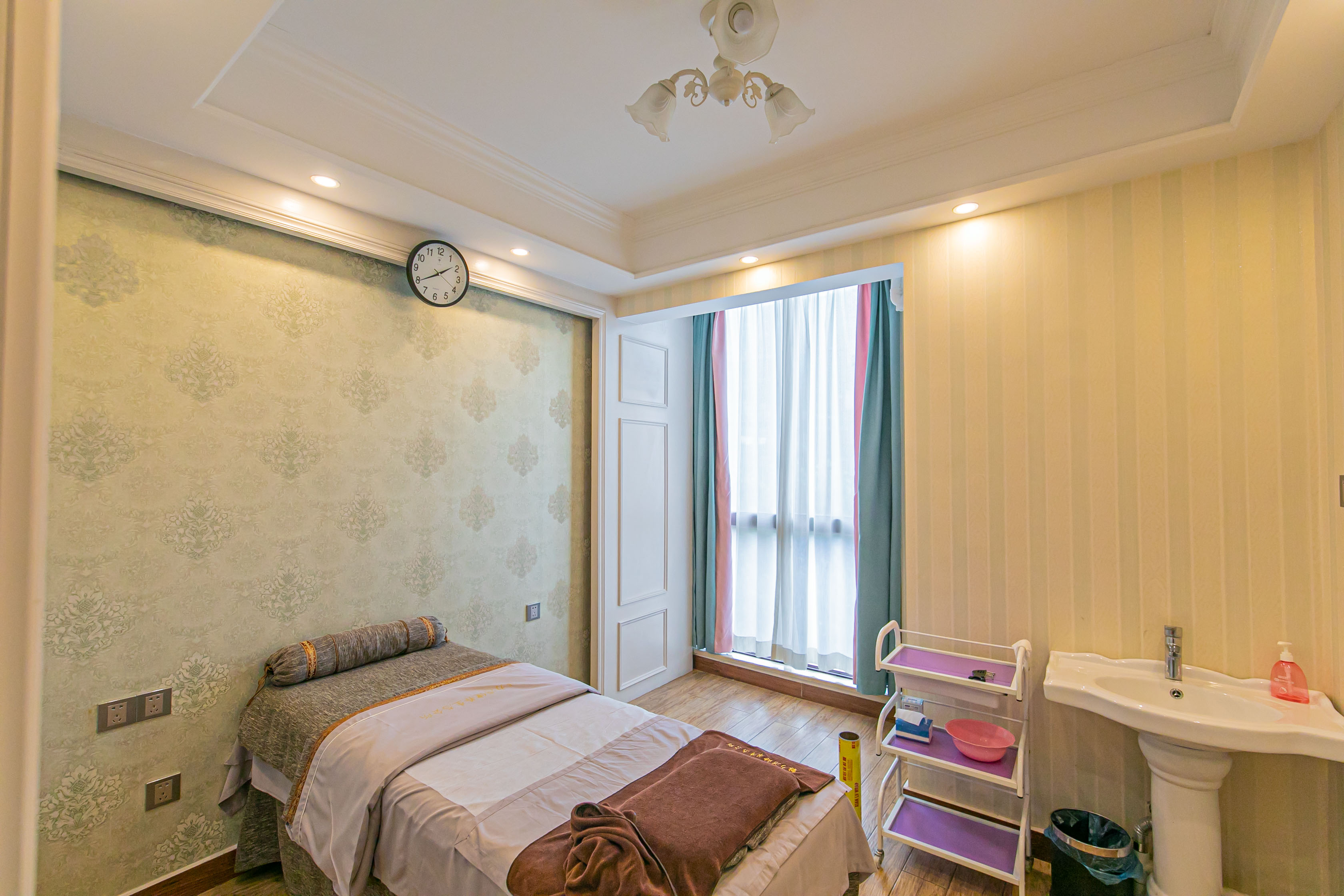 湖湾世景 3室2厅2卫 88.0万 湖湾世景 3室2厅2卫 88.0万卧室