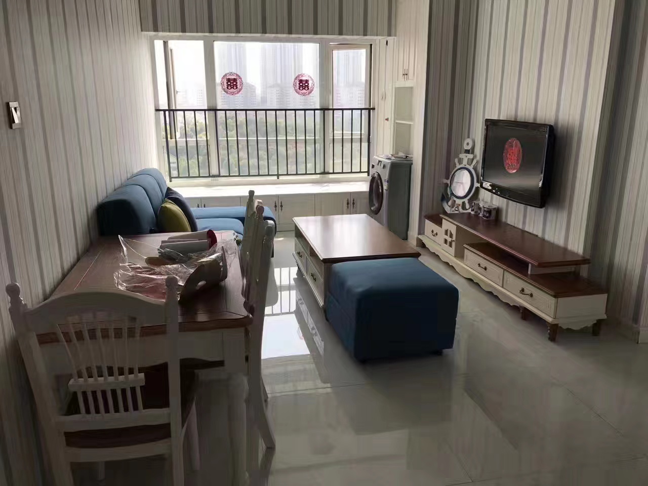 美的城三期 2室2厅1卫 49.8万 美的城三期 2室2厅1卫 49.8万客厅