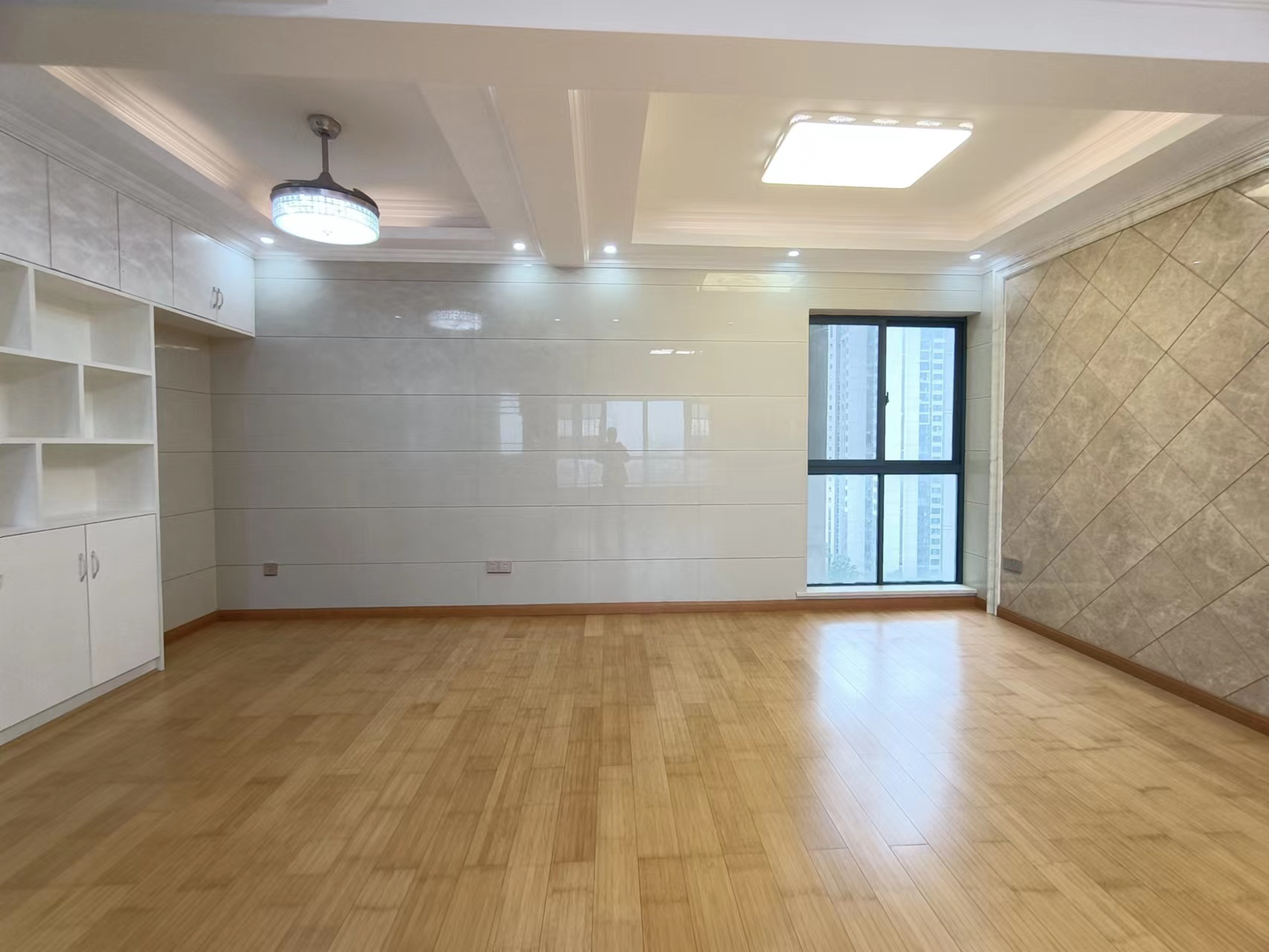 美的城二期 3室2厅1卫 75.0万 美的城二期 3室2厅1卫 75.0万客厅