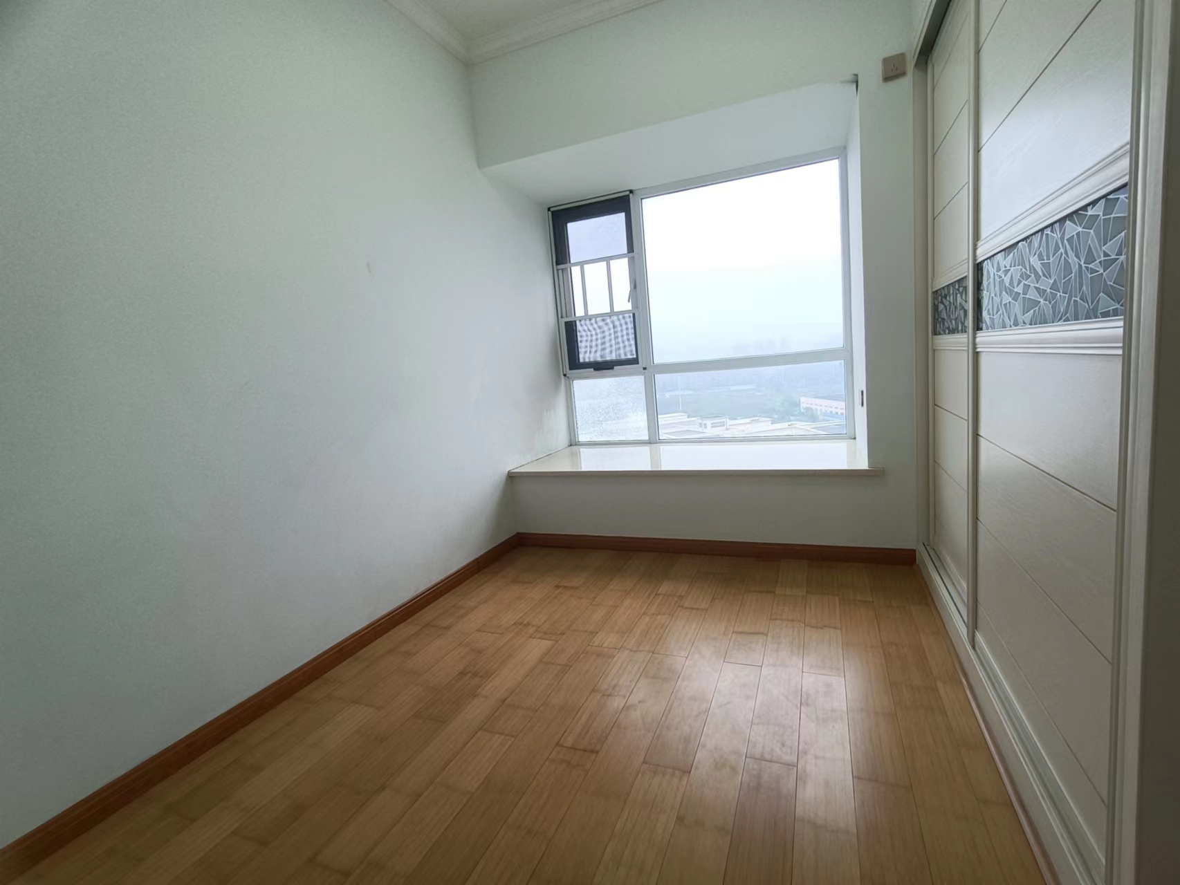 美的城二期 3室2厅1卫 75.0万 美的城二期 3室2厅1卫 75.0万客厅