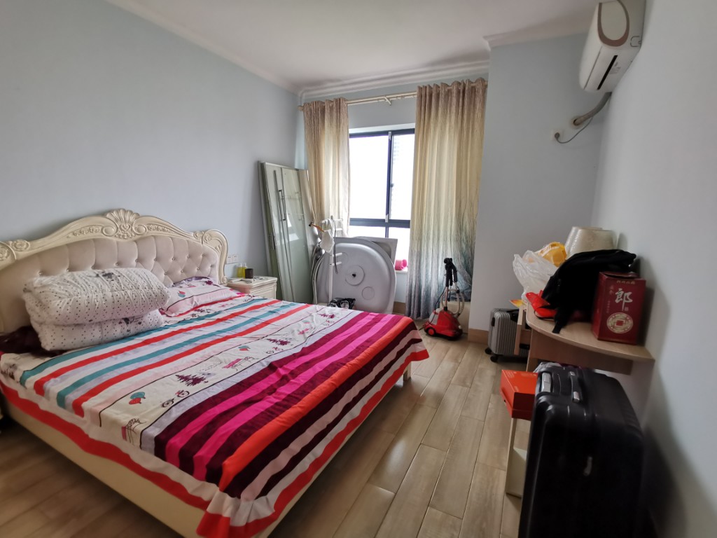 西郡佳园 3室2厅2卫 73.8万 西郡佳园 3室2厅2卫 73.8万客厅