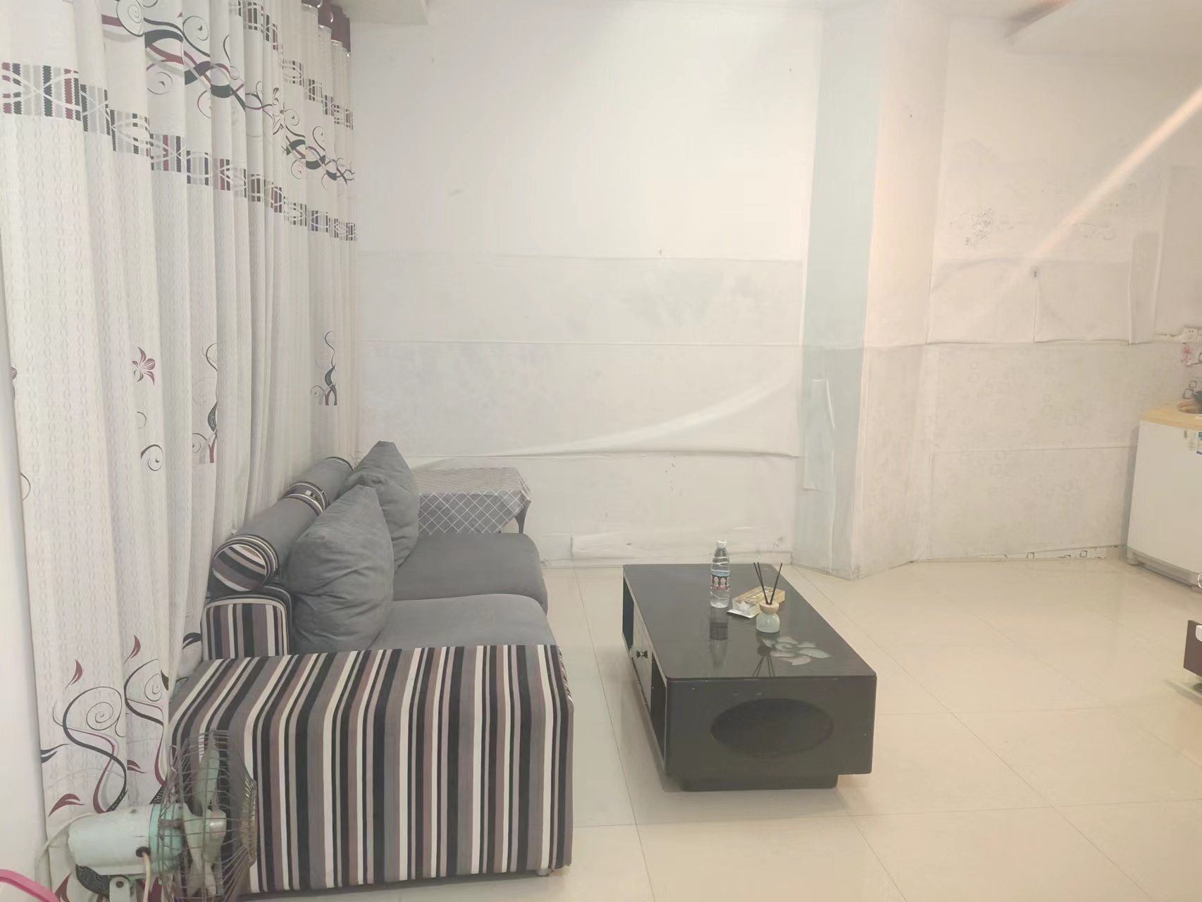 四季花园 1室1厅1卫 29.0万 四季花园 1室1厅1卫 29.0万客厅