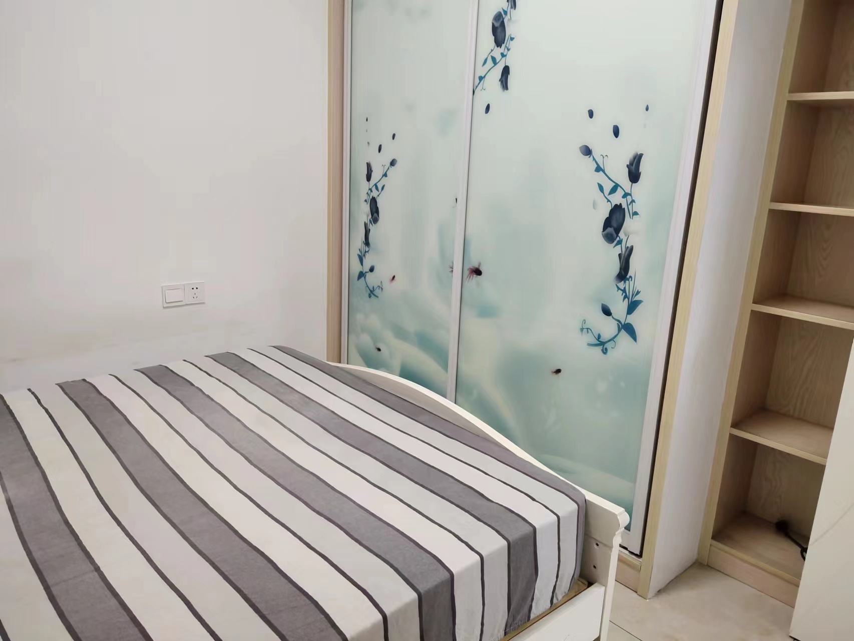 金碧花园 2室2厅1卫 65.0万 金碧花园 2室2厅1卫 65.0万客厅