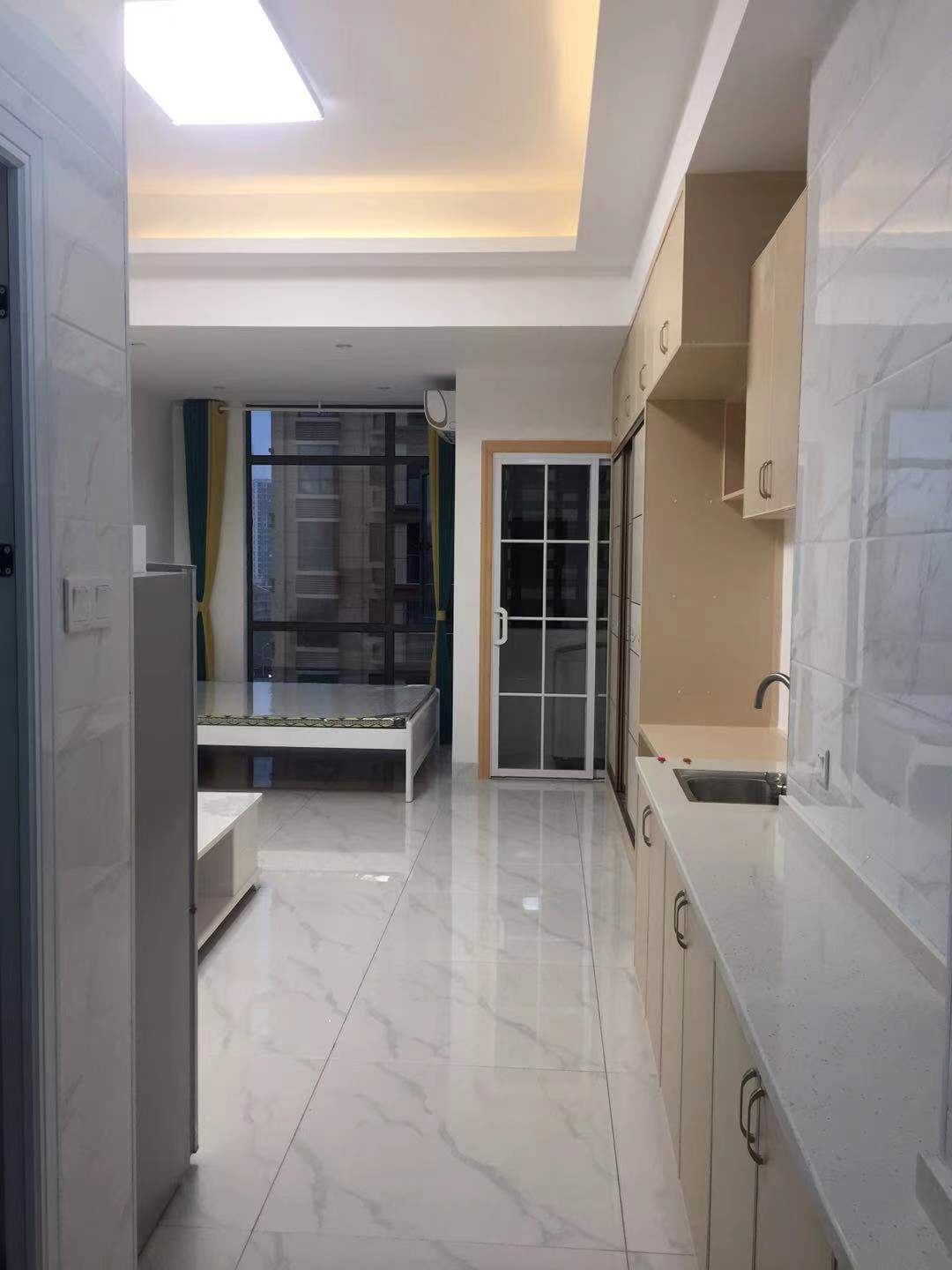 香槟小镇 1室1厅1卫 30.0万 香槟小镇 1室1厅1卫 30.0万客厅