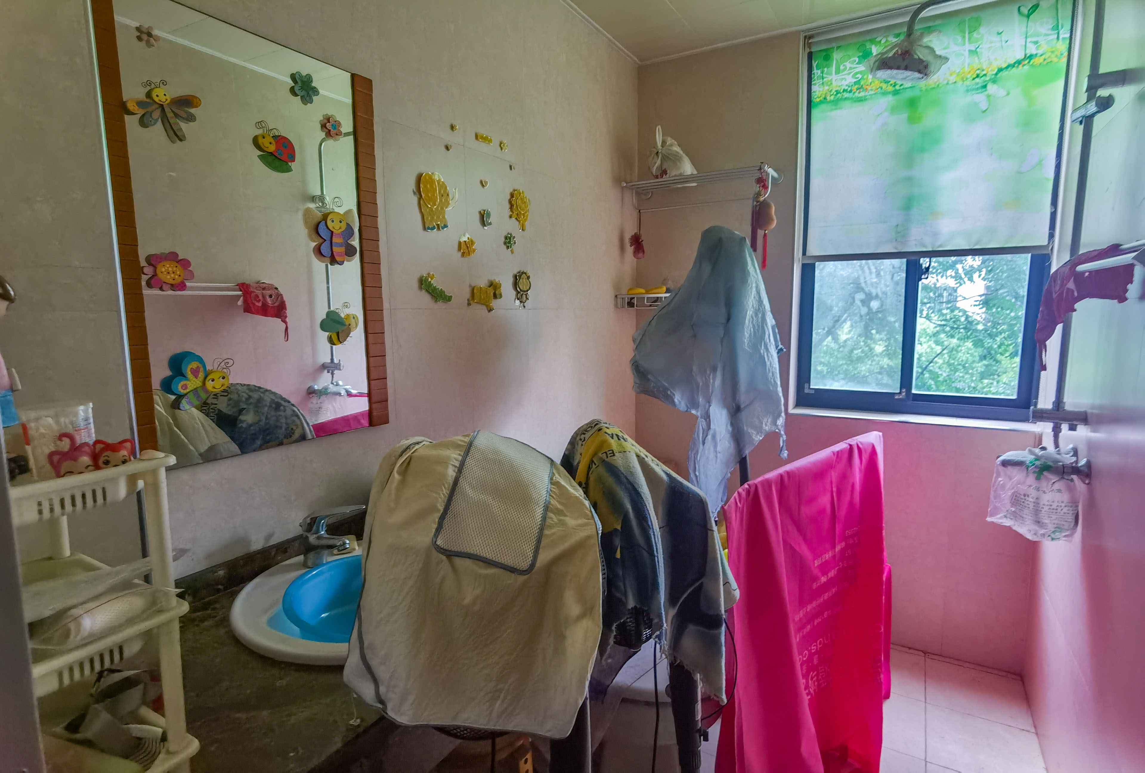 莱茵小镇 3室2厅2卫 56.80万 莱茵小镇 3室2厅2卫 56.80万客厅