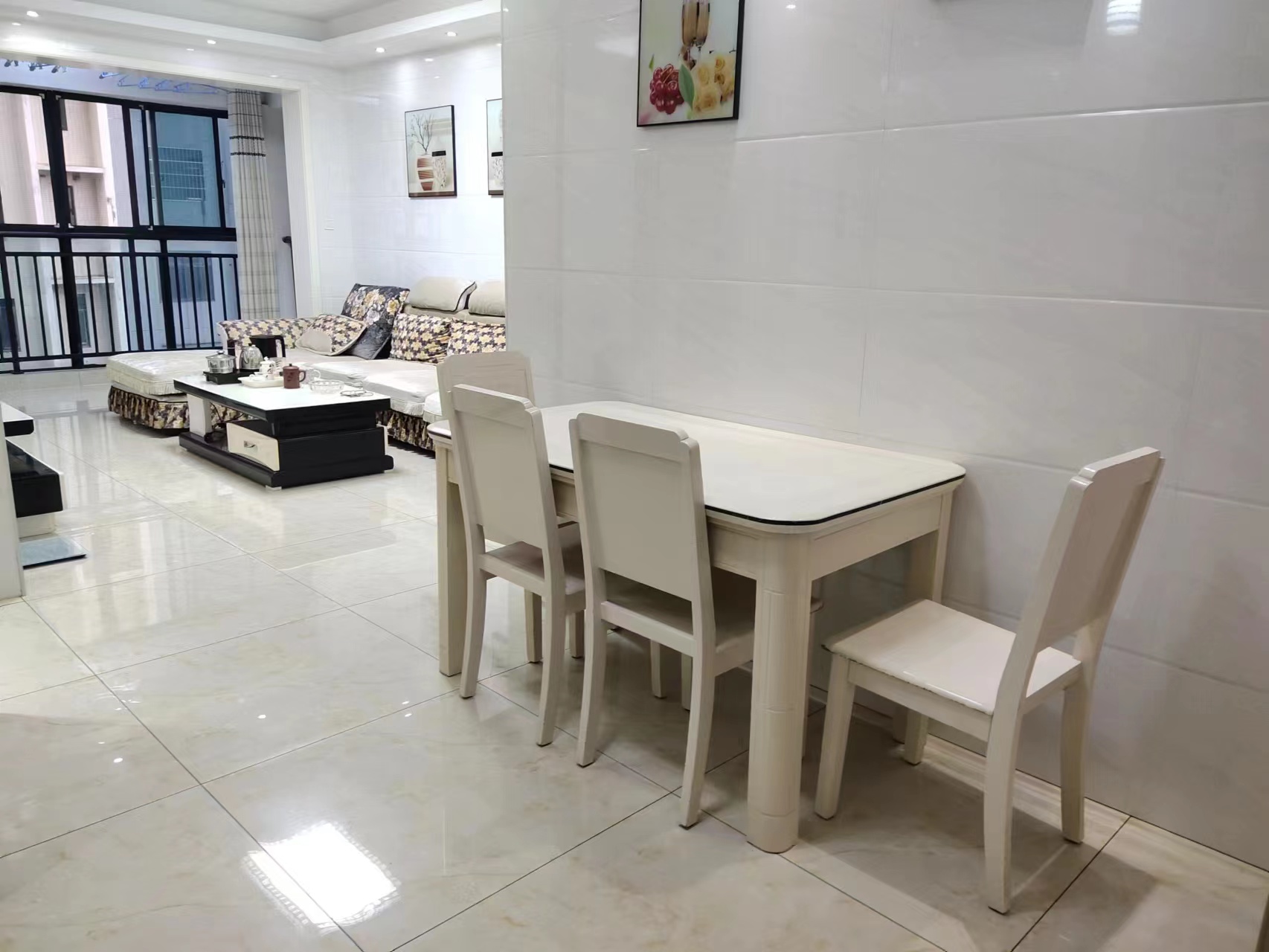 金碧花园 2室2厅1卫 65.0万 金碧花园 2室2厅1卫 65.0万客厅