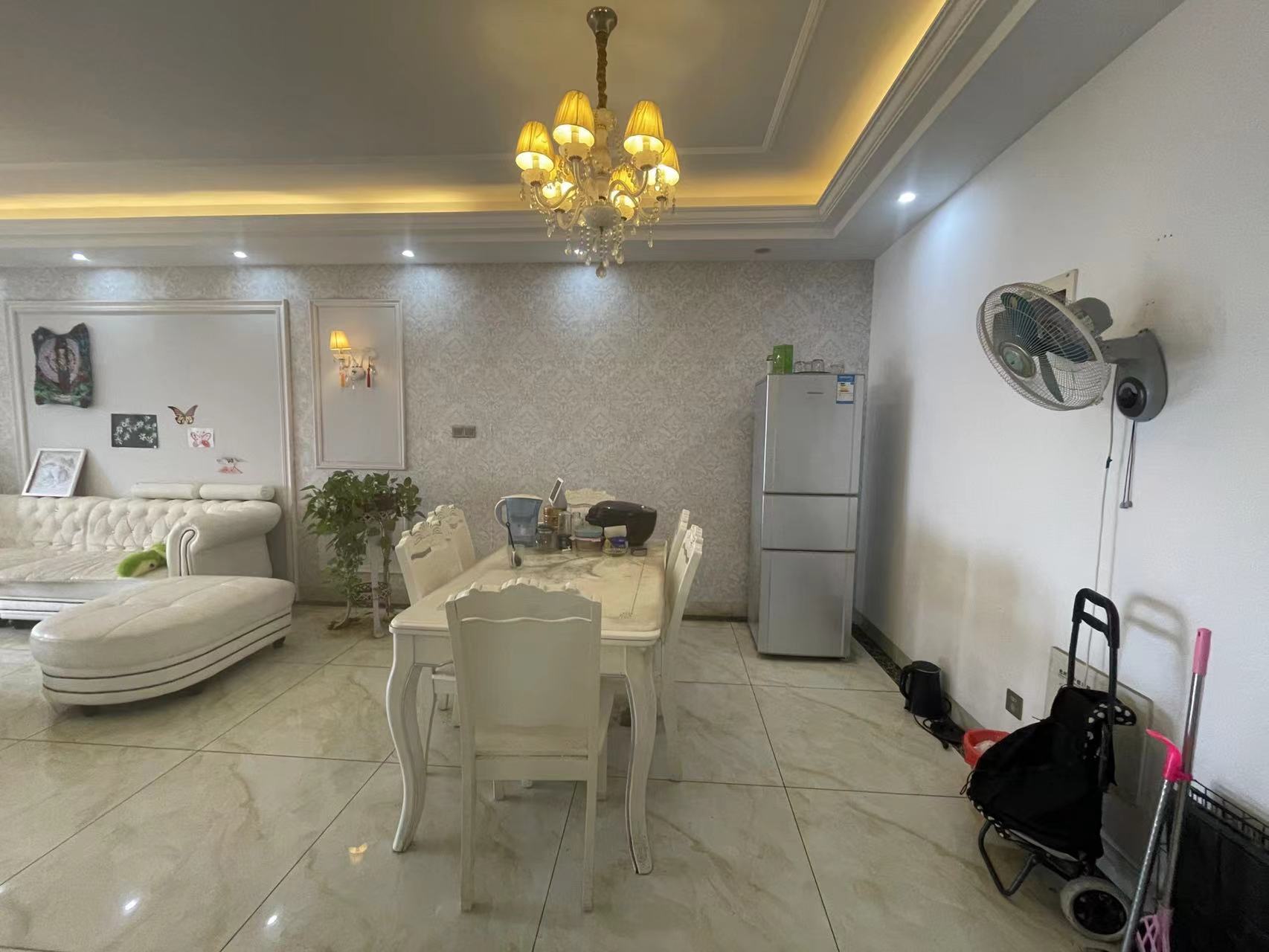 凯旋名门人民中路1006号 2室2厅1卫 65.0万 凯旋名门人民中路1006号 2室2厅1卫 65.0万客厅