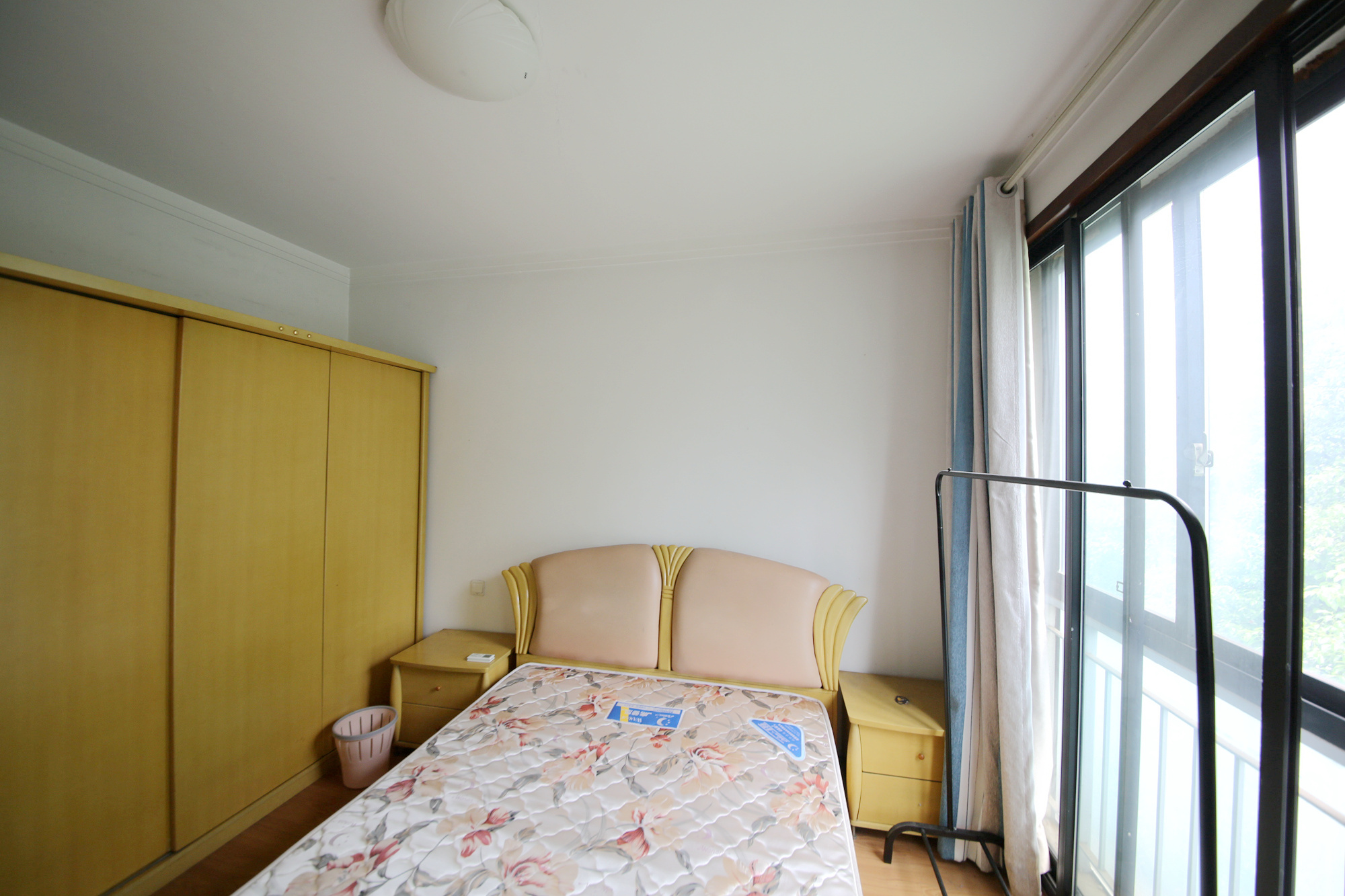 西街花园  2室2厅1卫    100.0万卧室