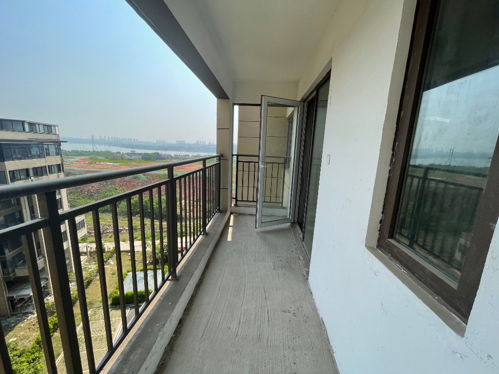 当代尚品苑 4室2厅2卫 66.0万 当代尚品苑 4室2厅2卫 66.0万客厅