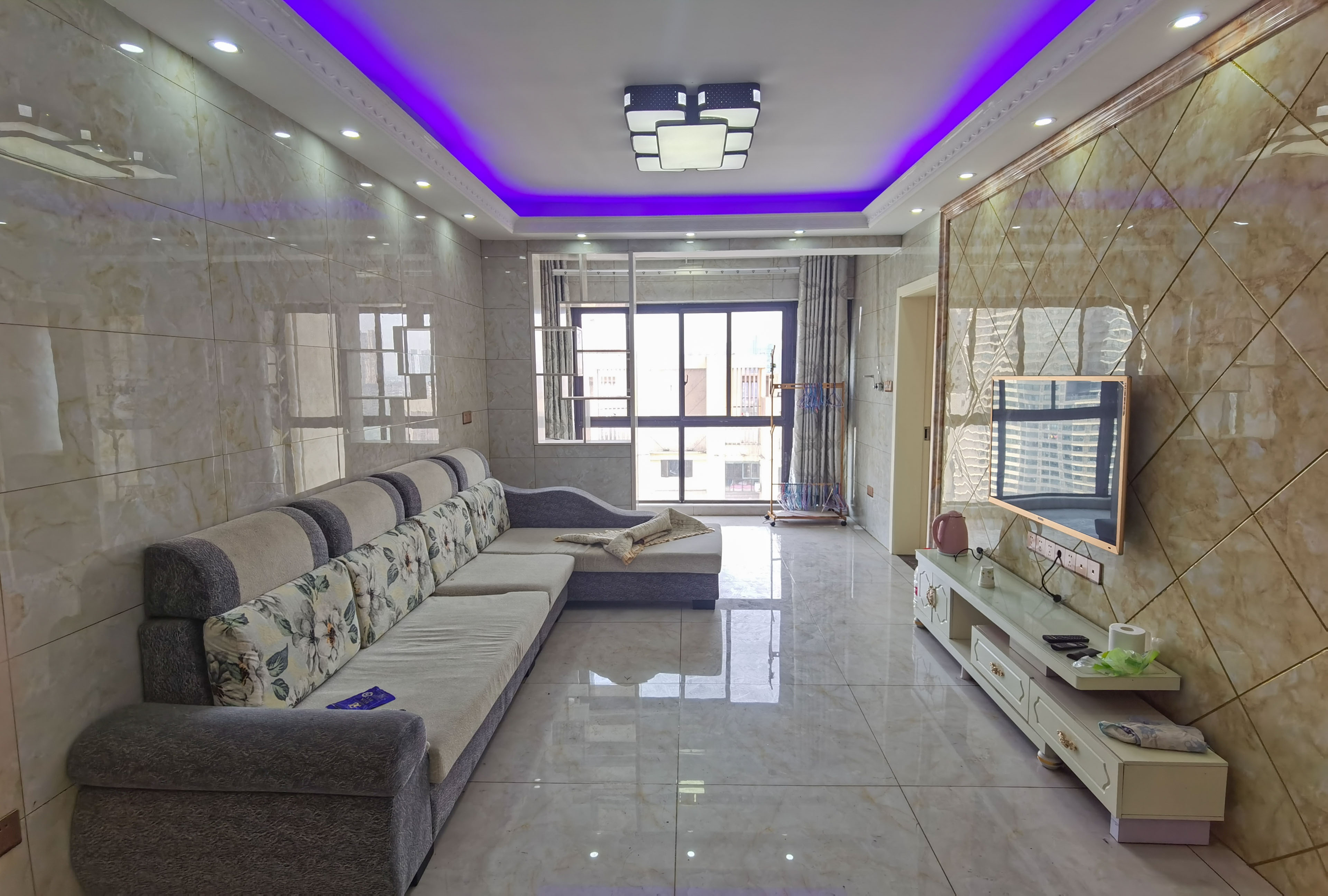 蓝溪谷 3室2厅1卫 66.8万 蓝溪谷 3室2厅1卫 66.8万客厅