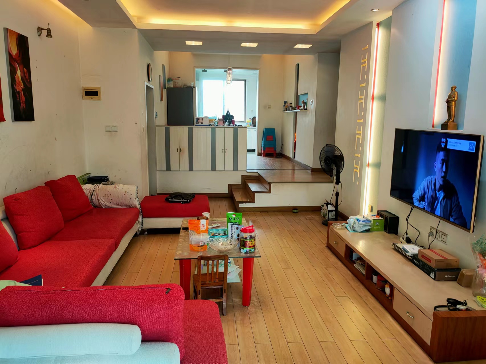 钻石怡园 3室2厅2卫 69.0万 钻石怡园 3室2厅2卫 69.0万客厅