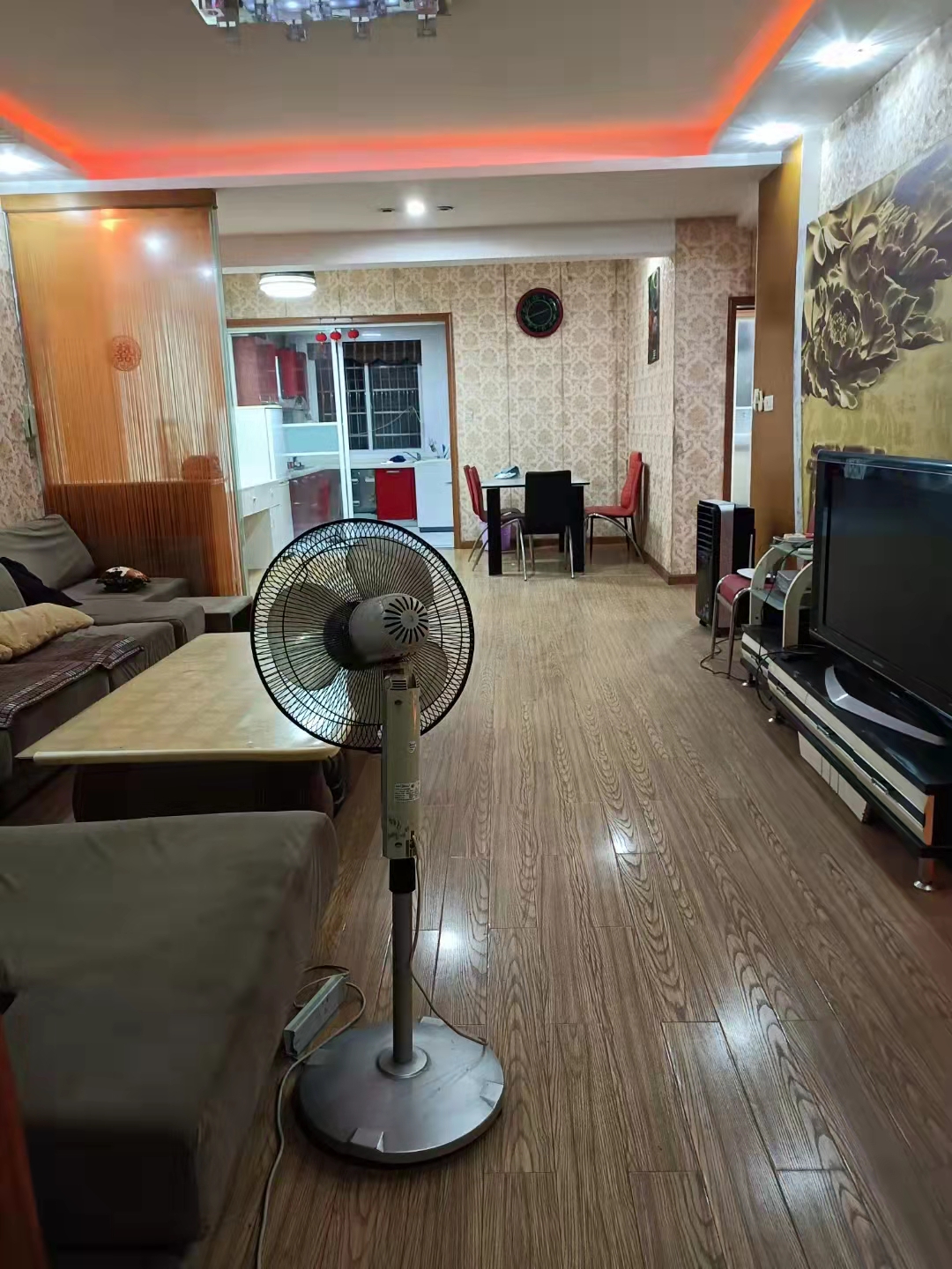 香樟园 4室2厅2卫 71.8万 香樟园 4室2厅2卫 71.8万客厅