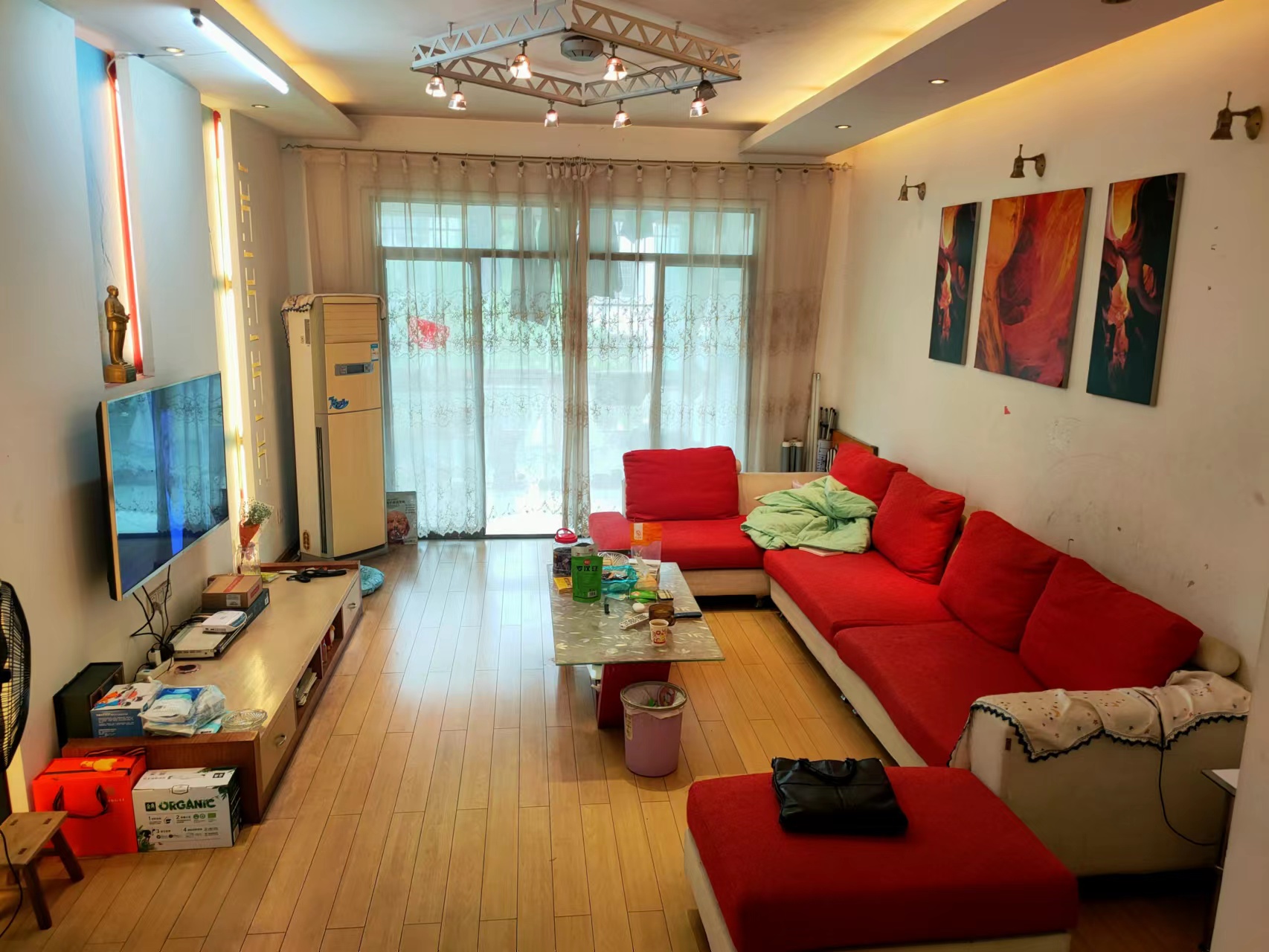 钻石怡园 3室2厅2卫 69.0万 钻石怡园 3室2厅2卫 69.0万客厅