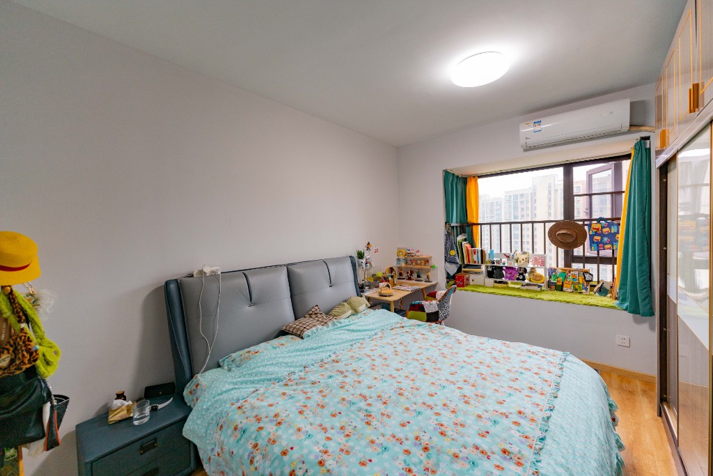 保利大都汇一期、二期 4室2厅2卫 153.0万 保利大都汇一期、二期 4室2厅2卫 153.0万卧室