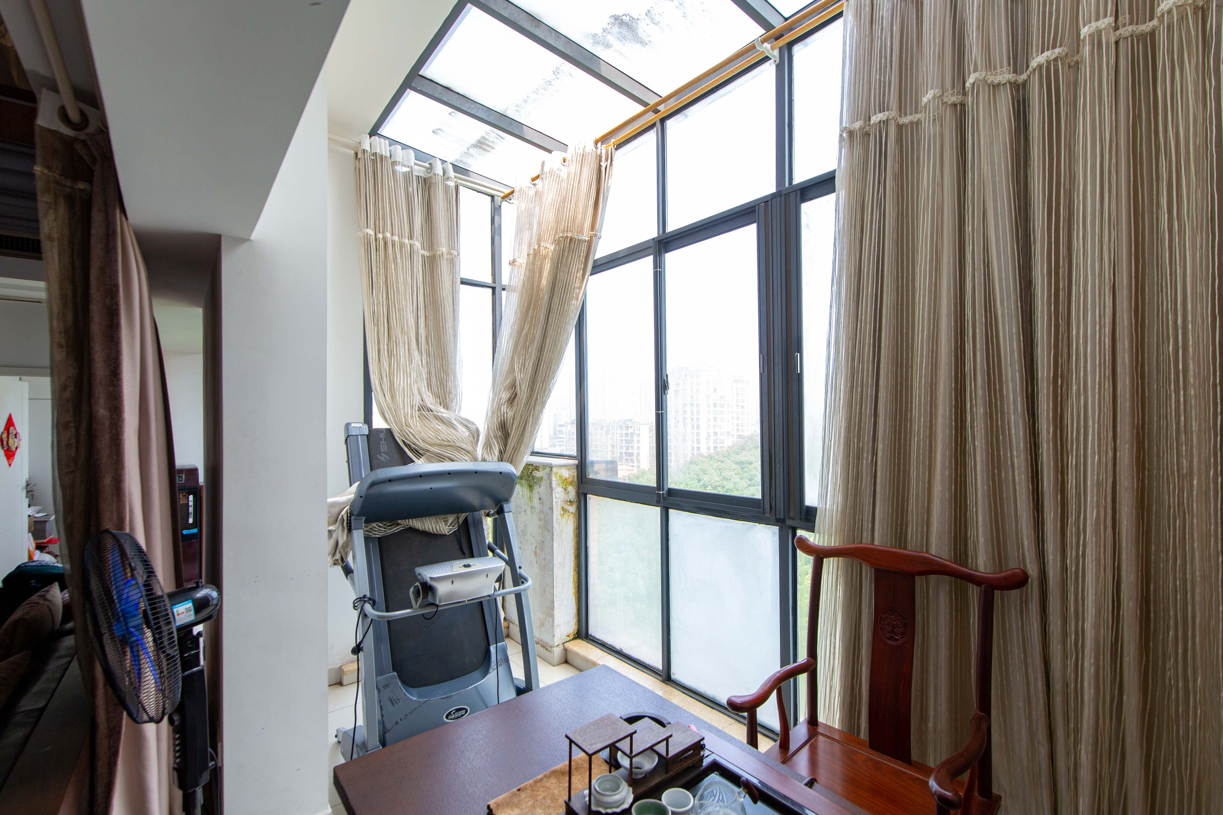 中城丽景香山园  5室2厅3卫   335.00万阳台