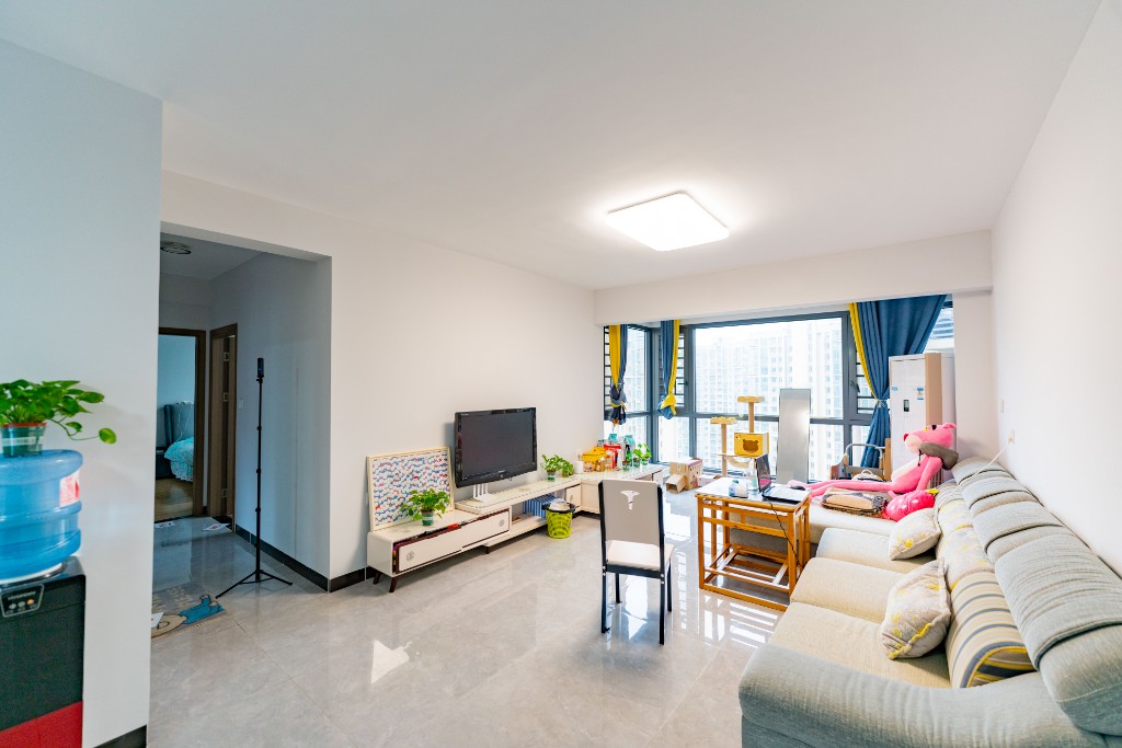 保利大都汇一期、二期 4室2厅2卫 153.0万 保利大都汇一期、二期 4室2厅2卫 153.0万客厅