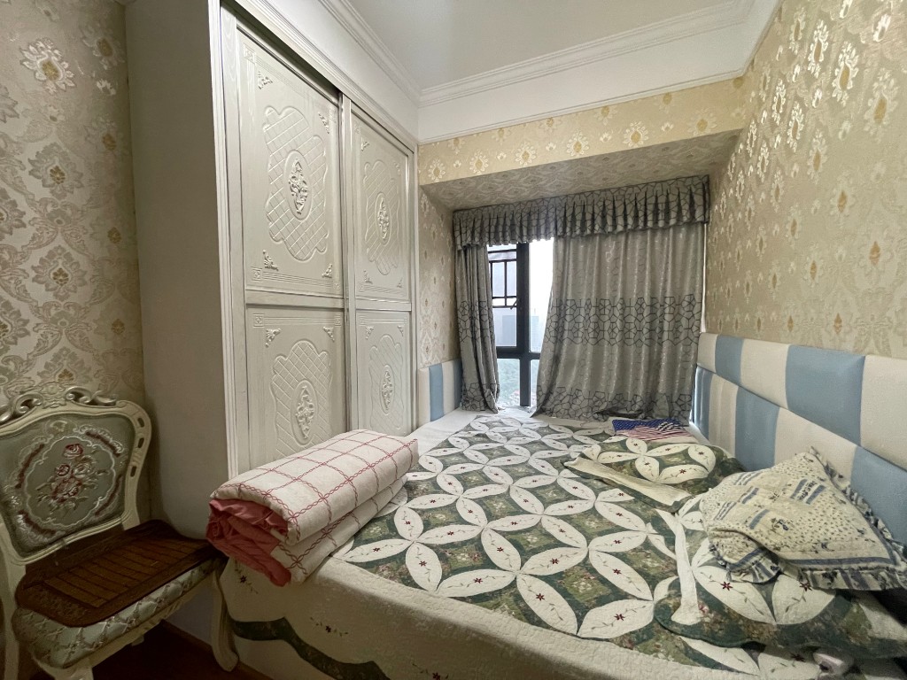 美的城一期 4室2厅1卫 140.0万 美的城一期 4室2厅1卫 140.0万客厅