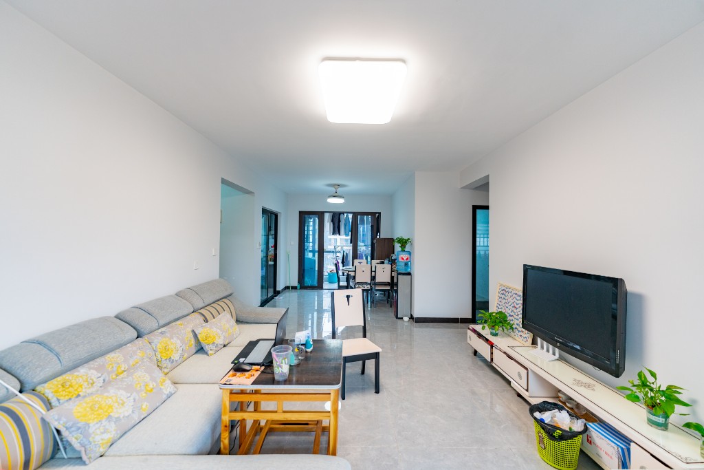 保利大都汇一期、二期 4室2厅2卫 153.0万 保利大都汇一期、二期 4室2厅2卫 153.0万客厅