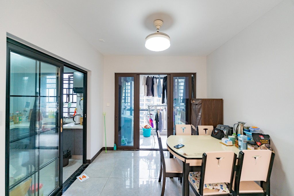 保利大都汇一期、二期 4室2厅2卫 153.0万 保利大都汇一期、二期 4室2厅2卫 153.0万客厅