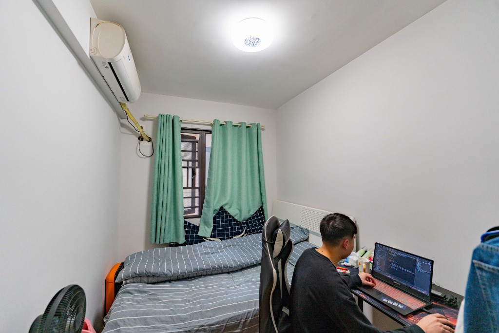 保利大都汇一期、二期 4室2厅2卫 153.0万 保利大都汇一期、二期 4室2厅2卫 153.0万卧室