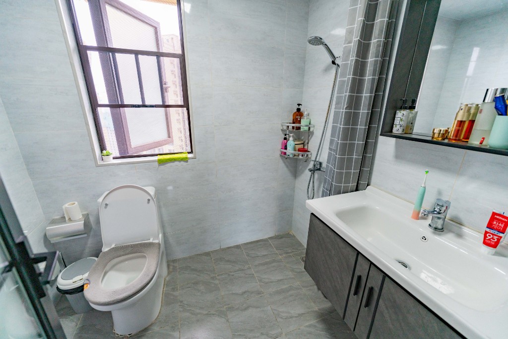 保利大都汇一期、二期 4室2厅2卫 153.0万 保利大都汇一期、二期 4室2厅2卫 153.0万卫生间