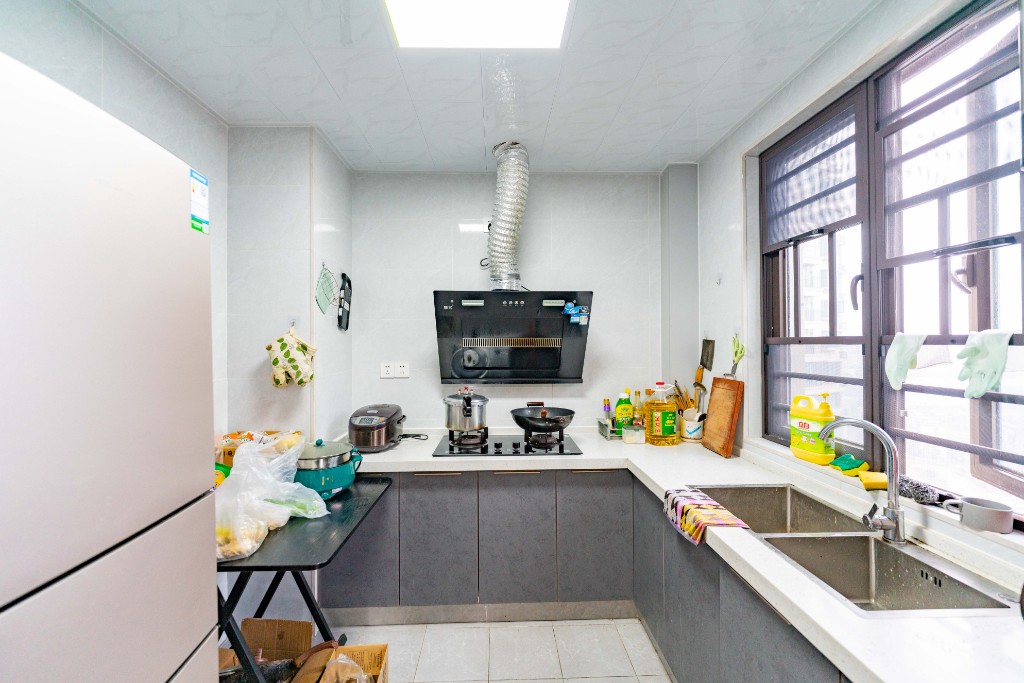 保利大都汇一期、二期 4室2厅2卫 153.0万 保利大都汇一期、二期 4室2厅2卫 153.0万厨房