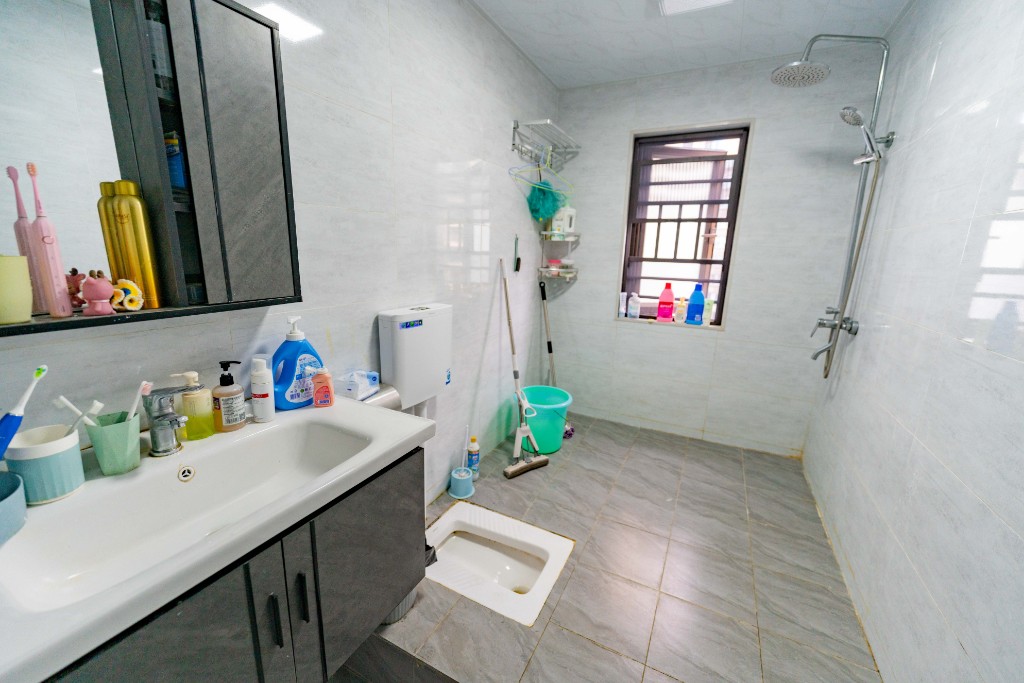 保利大都汇一期、二期 4室2厅2卫 153.0万 保利大都汇一期、二期 4室2厅2卫 153.0万卫生间