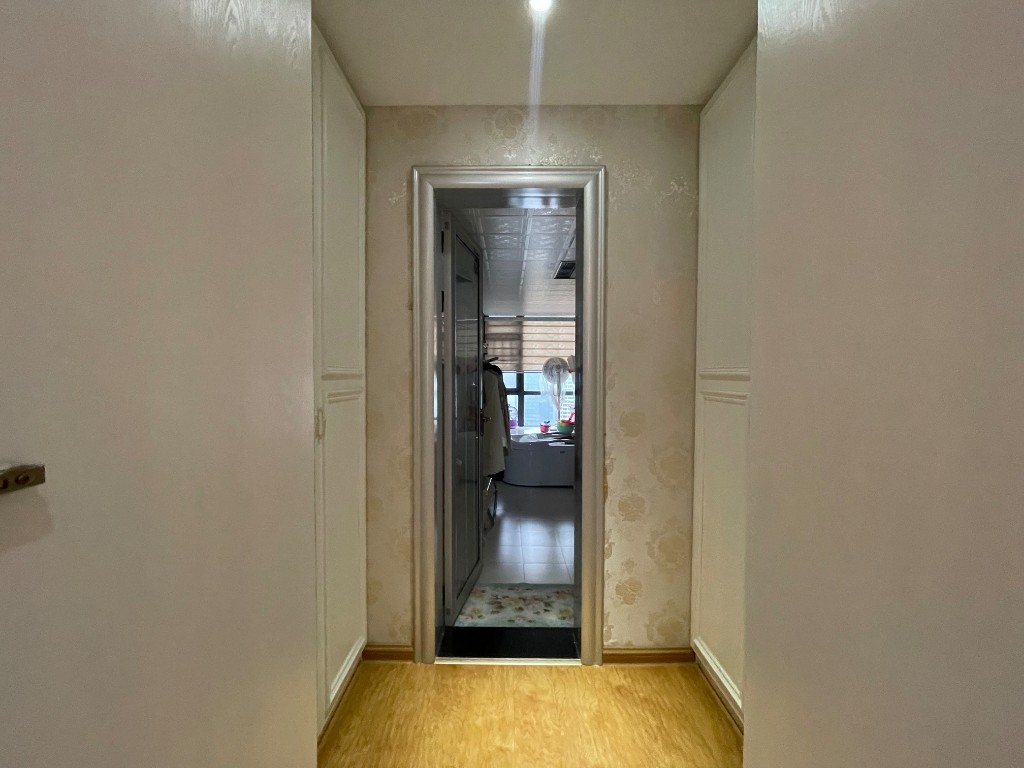 美的城一期 4室2厅1卫 140.0万 美的城一期 4室2厅1卫 140.0万客厅