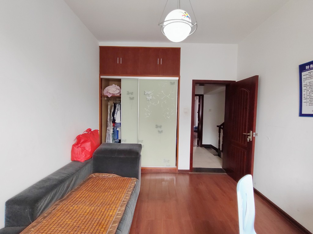 株洲富景园 5室2厅2卫 63.8万 株洲富景园 5室2厅2卫 63.8万客厅