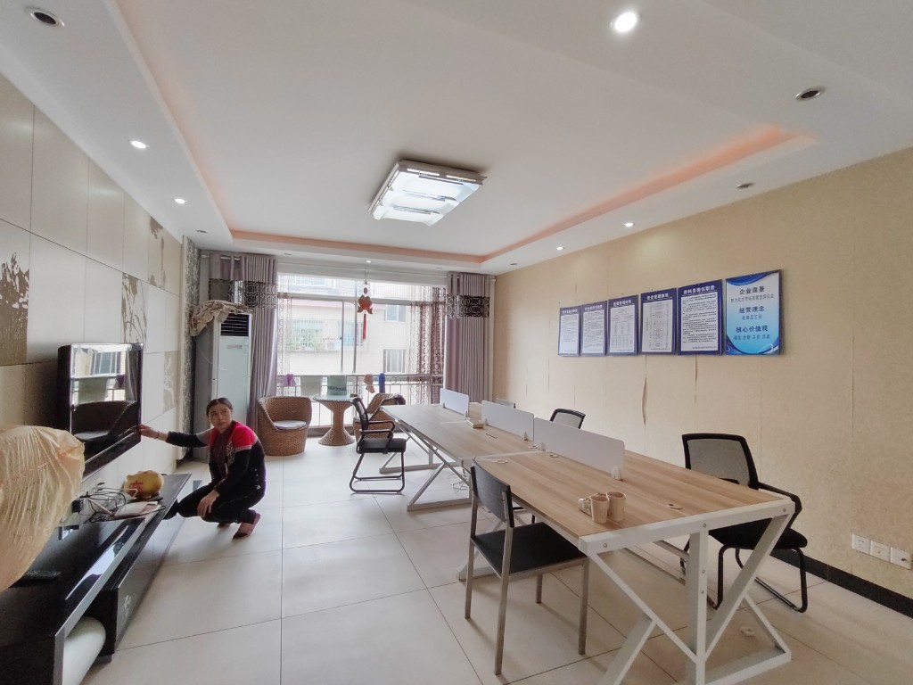 株洲富景园 5室2厅2卫 63.8万 株洲富景园 5室2厅2卫 63.8万客厅