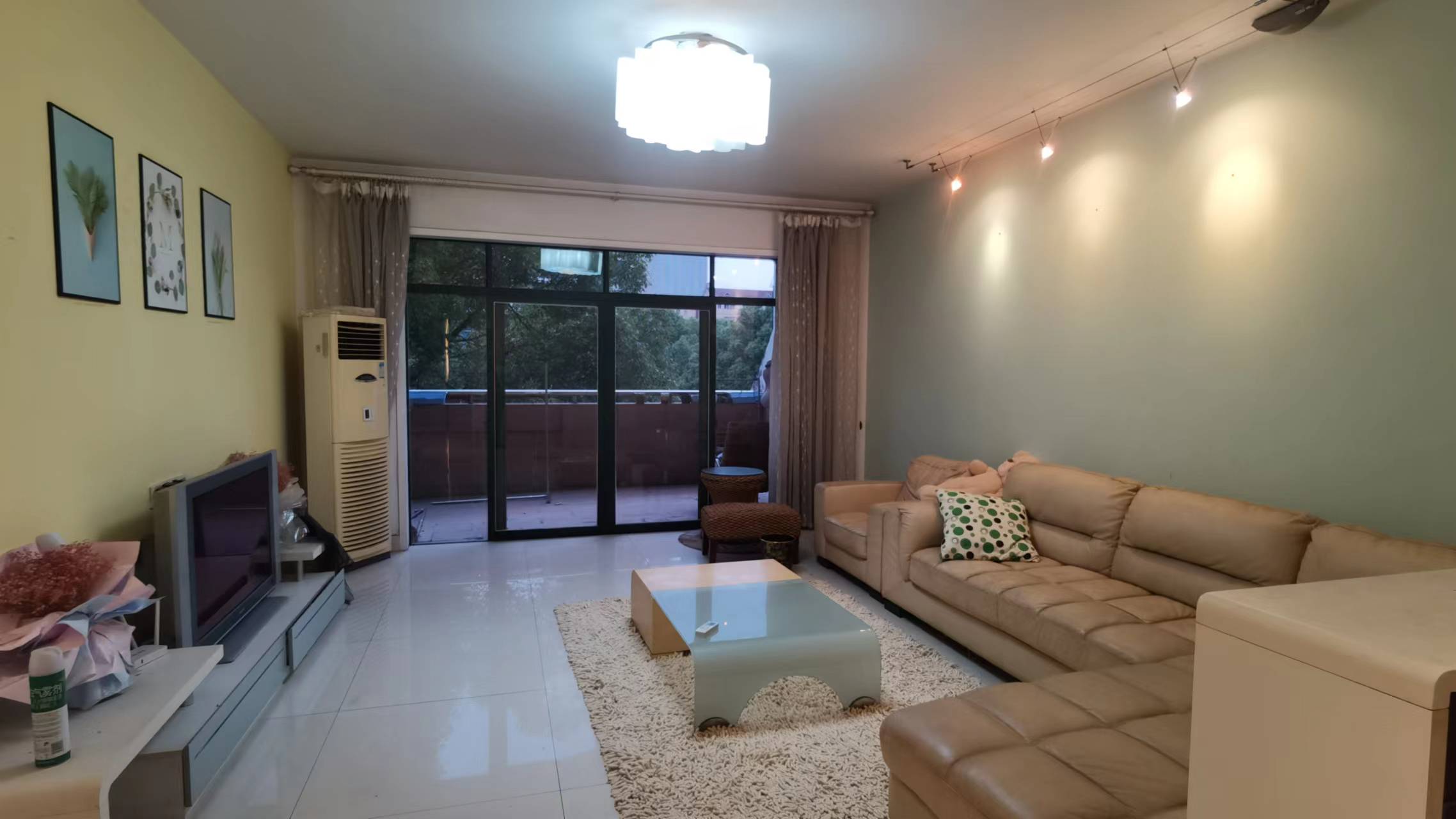 海创明珠花园 3室2厅2卫 78.0万 海创明珠花园 3室2厅2卫 78.0万客厅