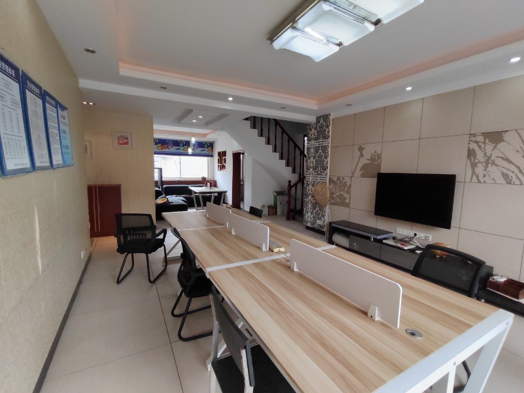 株洲富景园 5室2厅2卫 63.8万 株洲富景园 5室2厅2卫 63.8万客厅