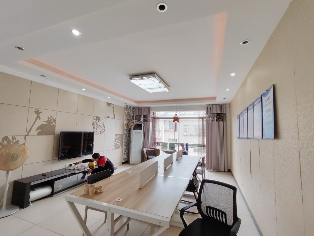 株洲富景园 5室2厅2卫 63.8万 株洲富景园 5室2厅2卫 63.8万客厅