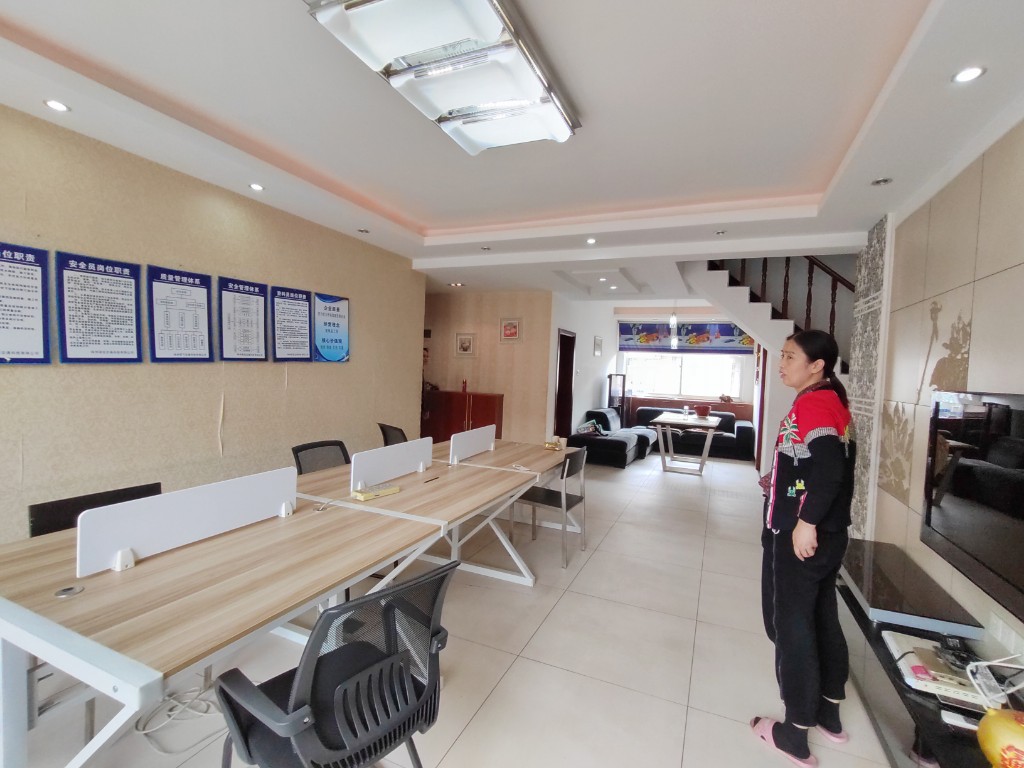 株洲富景园 5室2厅2卫 63.8万 株洲富景园 5室2厅2卫 63.8万客厅