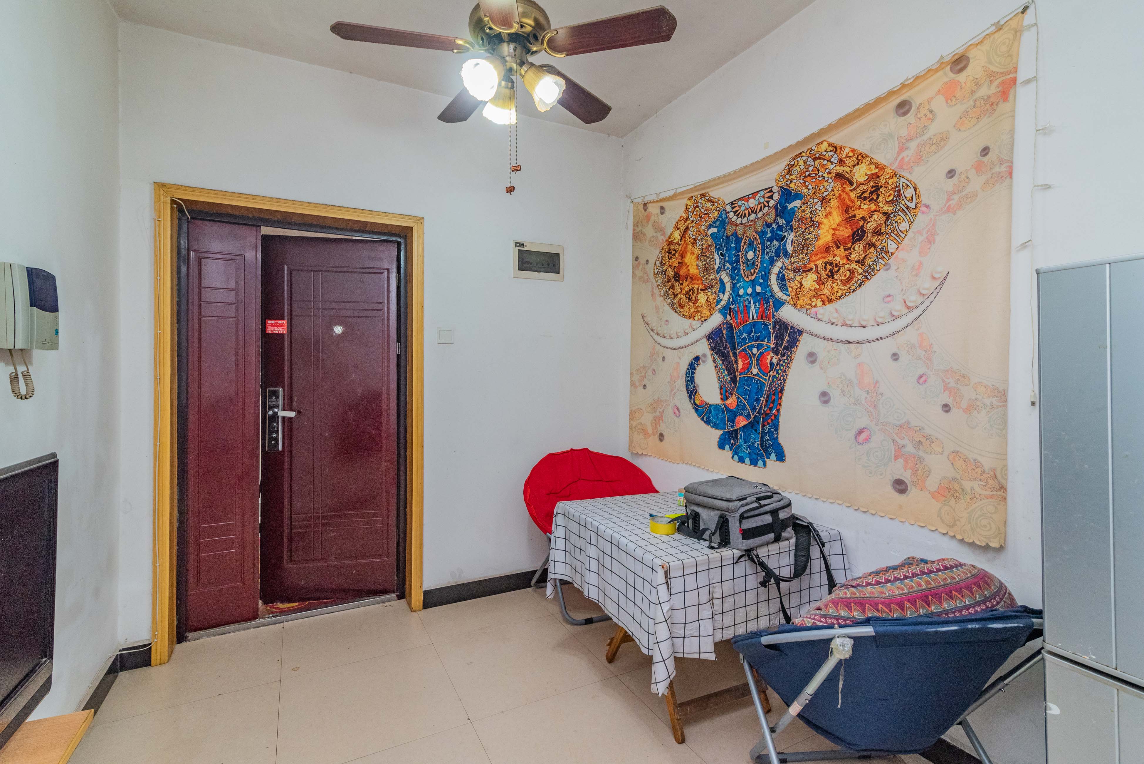 雄新水印廊桥(雄新华府) 2室2厅1卫 45.0万 雄新水印廊桥(雄新华府) 2室2厅1卫 45.0万客厅